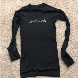 Long sleeve run swiftly size 4